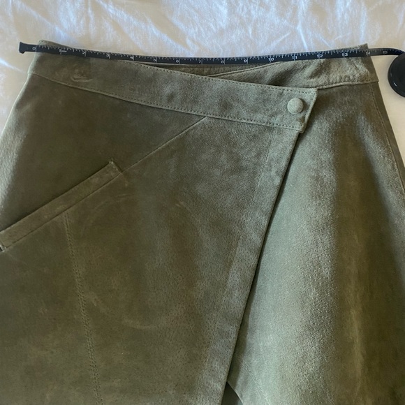 Blank NYC snap front suede skirt herb green size 25 - Picture 4 of 8